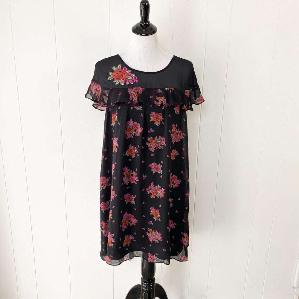 Chelsea & Violet Black Floral Ruffle V-Back Shift Dress Size Small